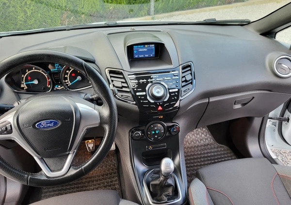 Ford Fiesta cena 33999 przebieg: 150000, rok produkcji 2016 z Nidzica małe 277